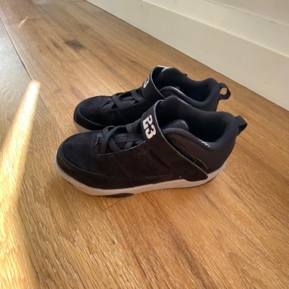 Air Jordans Size 3y - Picture 3 of 7